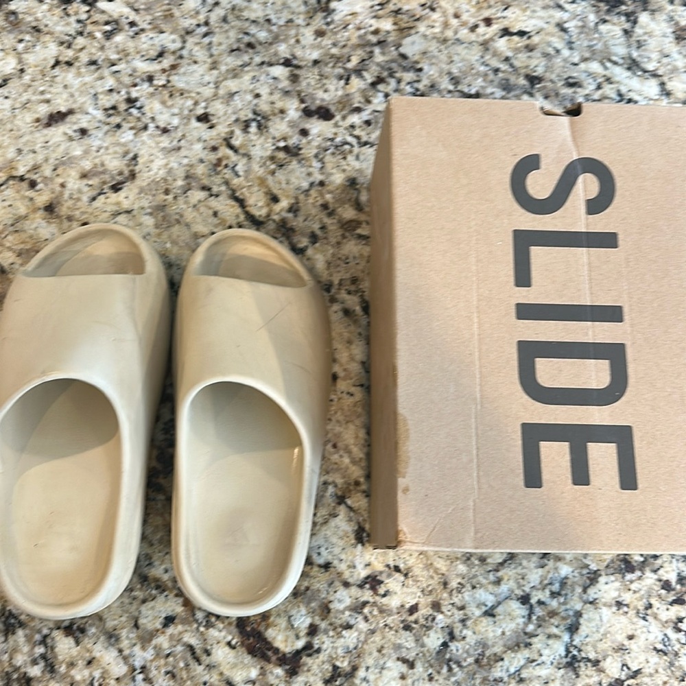 YZY slides size 10